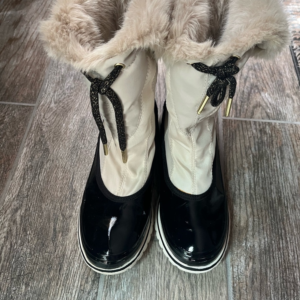 Sorel waterproof Women's Black and Cream Winter Boots